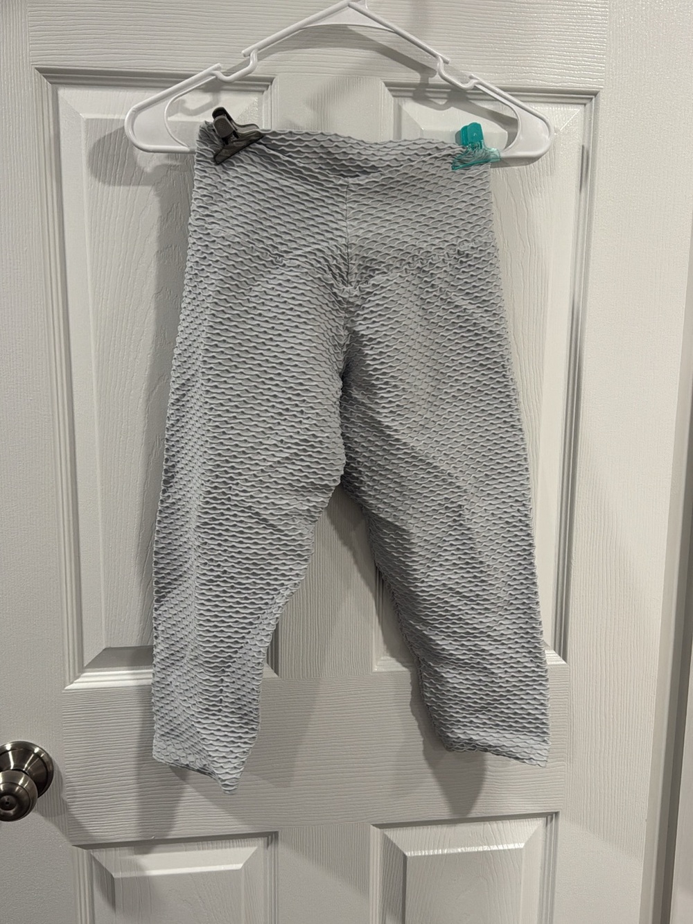 Booty by Brabants Light Gray Textured Capri Leggings